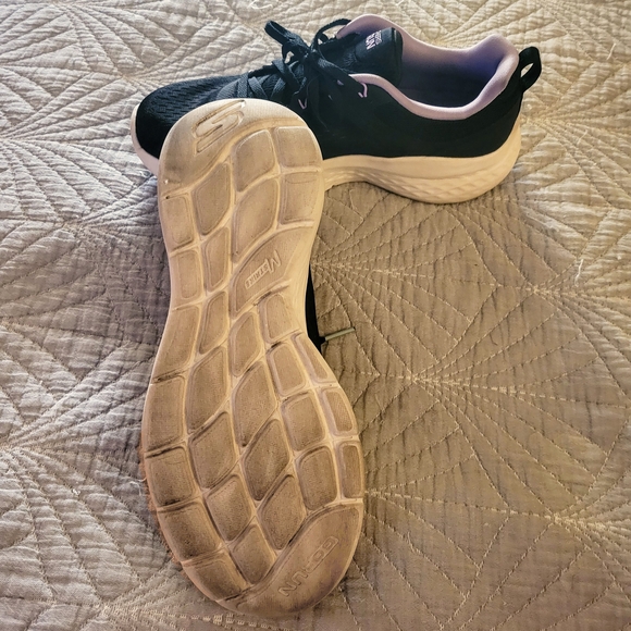 Skechers Black Sneakers for Everyday Comfort - Picture 3 of 3